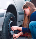 comment changer une roue en cas de pneu crevé